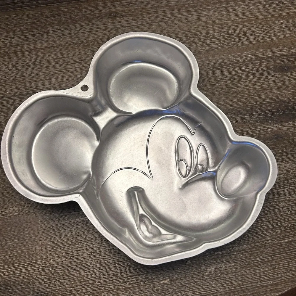 Wilton pan mickey